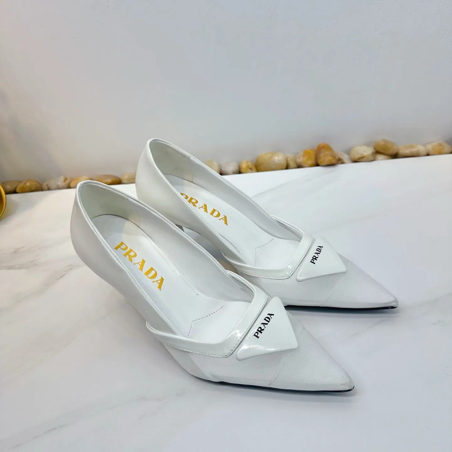 👟👟Ex-factory price 560👟👟 2025 SSS launches Prada’s latest long boots, sandals, thin heels, empty backs, thick heels series ————————🆚🆚🆚 💥PRADA's early spring T-stage catwalk show is the same style as "Dreams Never Sleep". Prada can use it on important occasions. The fresh style has a bit of nobility and is perfect on the feet. 💃💃 Wear this shoe with it. It is elegant and crystal clear, regardless of various accessories. The materials are all exclusively customized one-to-one and must be zero-distance from the original. The entire series is full of exciting and unexpected combinations of elements. The expression of different materials and textures of fabrics has a strong artistic flavor, allowing you to appreciate the ever-changing style of Prada girls. 1⃣ Upper: Made of open-edge bead➕mesh 2⃣ Lining: imported sheepskin 3⃣ Outsole: Italian original genuine leather outsole Heel height 7.5 4⃣🔺Original labeling feet, stock code number 35M-39M (40 41 42 customized, non-returnable and non-exchangeable).